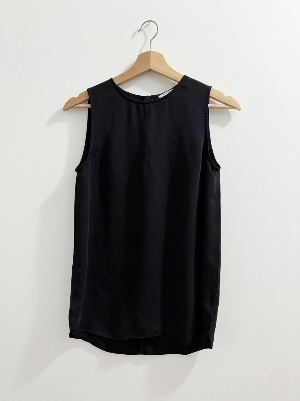 Aritzia Babaton Black Sleeveless Crepe Blouse Back Zip Size S